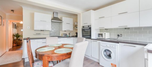 2 bedrooms House in Epsom, United Kingdom No. 9707 33