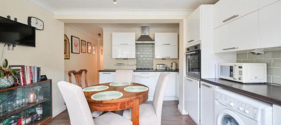 2 bedrooms House in Epsom, United Kingdom No. 9707 32