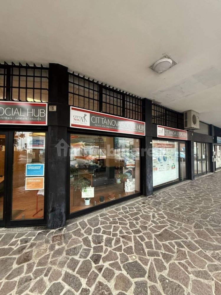 5 rooms Office in Rozzano, Italy No. 123442