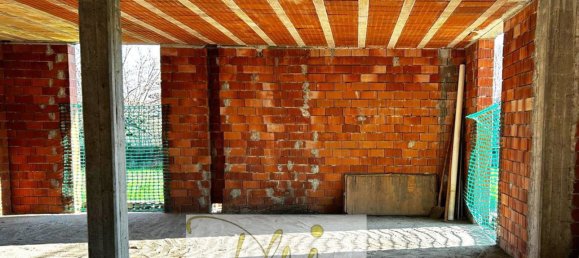 2 rooms House in Brenna, Italy No. 11988 18