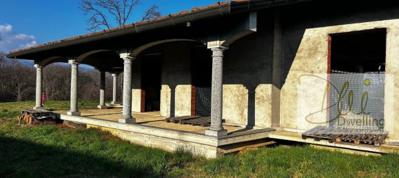 2 rooms House in Brenna, Italy No. 11988 9