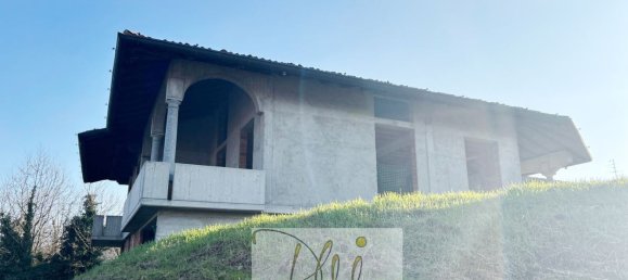 2 rooms House in Brenna, Italy No. 11988 3