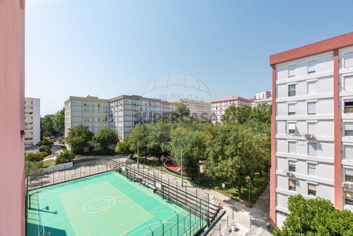 2 bedrooms Apartment in Lisbon, Portugal No. 265487