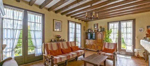 5 bedrooms House in Frepillon, France No. 359621 4