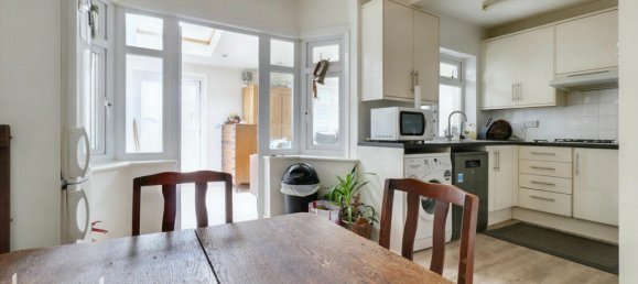 3 bedrooms House in Watford, United Kingdom No. 4712 4