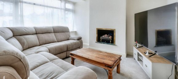 3 bedrooms House in Watford, United Kingdom No. 4712 2