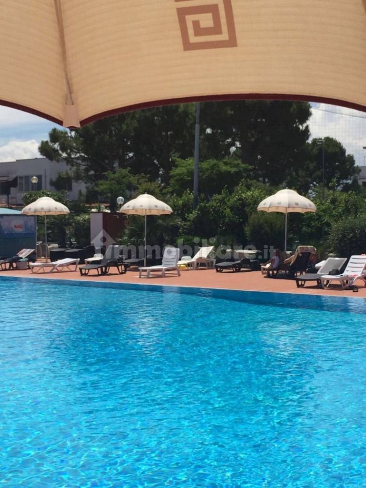 Вилла с 3 спальнями в Каровиньо, Италия № 256451