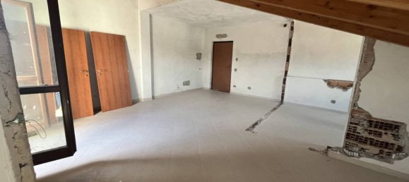 1 bedroom Apartment in Caronno Pertusella, Italy No. 290890 6
