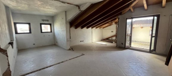 1 bedroom Apartment in Caronno Pertusella, Italy No. 290890 3