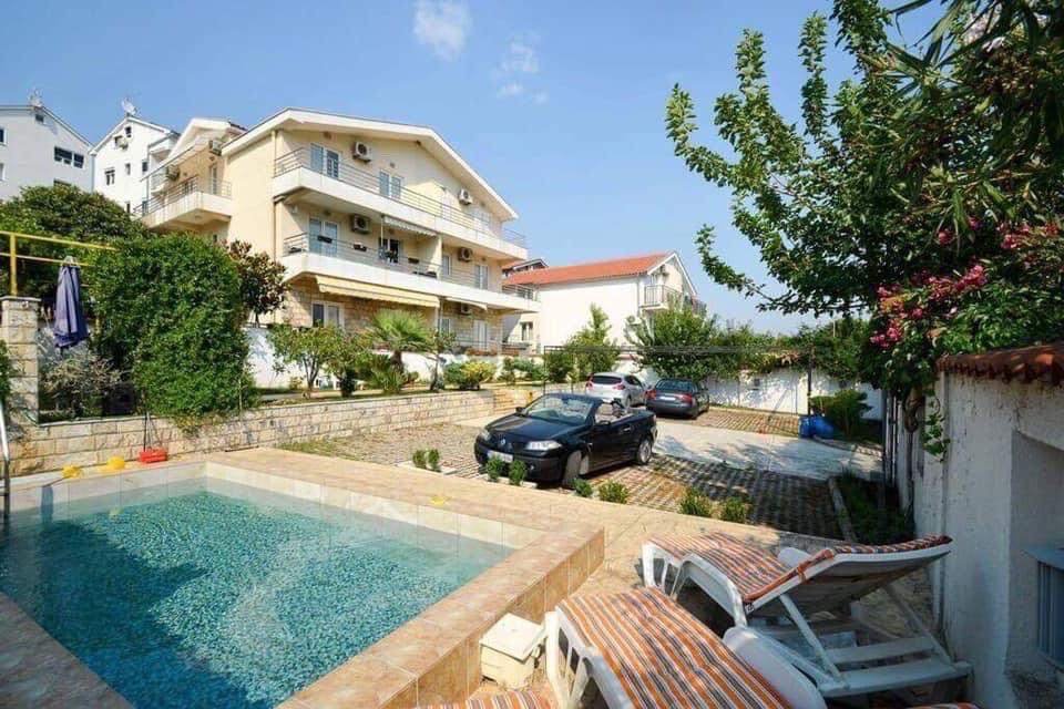 2 bedrooms Apartment in Herceg Novi, Montenegro No. 1952