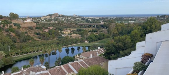 3 bedrooms Penthouse in La Quinta, Spain No. 114378 2