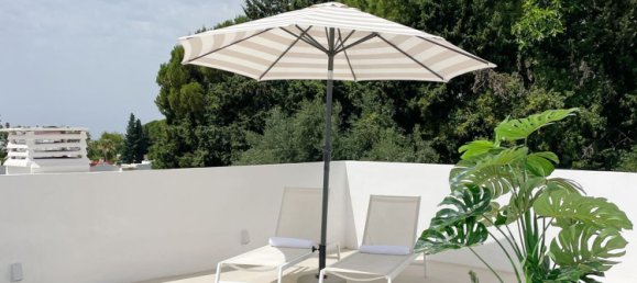 3 bedrooms Penthouse in La Quinta, Spain No. 114378 3