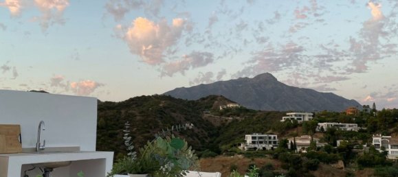 3 bedrooms Penthouse in La Quinta, Spain No. 114378 4