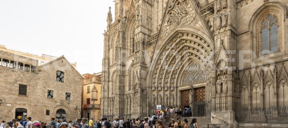 155m² Commercial property in Ciutat Vella, Spain No. 149482 2