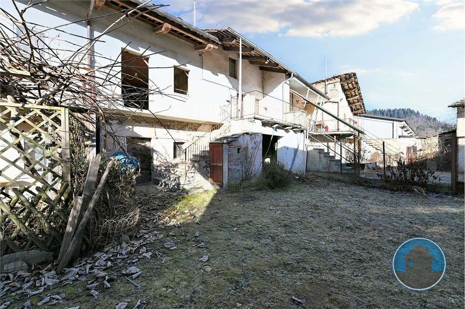 5 rooms House in Barge, Italy No. 162238