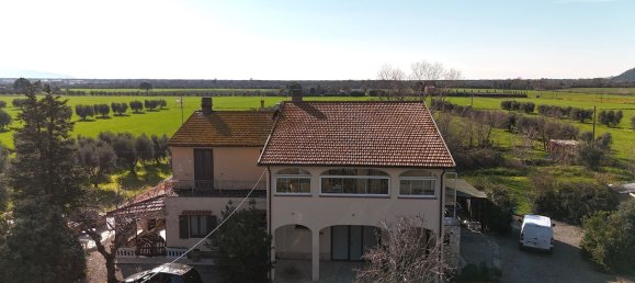 10 rooms Apartment in Orbetello, Italy No. 90944 9