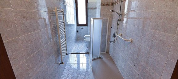 6 rooms Apartment in Como, Italy No. 319625 11