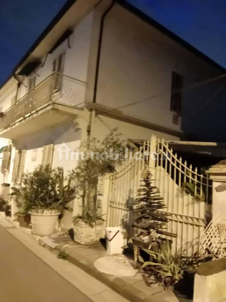 6 Schlafzimmer Villa in Pontedera, Italy, Nr. 208961