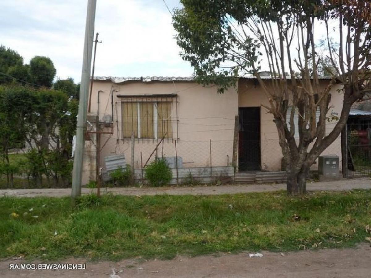 2 bedrooms House in Florencio Varela, Argentina No. 53681