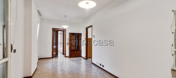 3 rooms Apartment in Correggio, Italy No. 258292 3