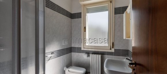 3 rooms Apartment in Correggio, Italy No. 258292 9