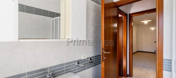3 rooms Apartment in Correggio, Italy No. 258292 10