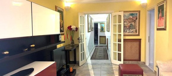 4 rooms Apartment in Rome, Italy No. 158587 2