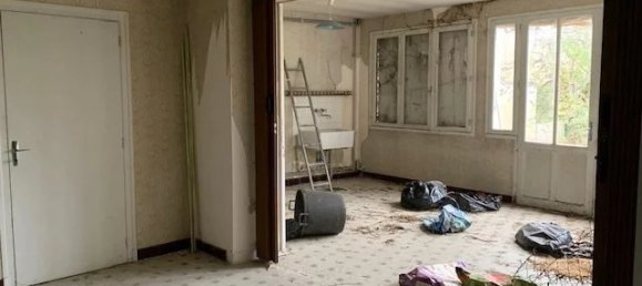 2 bedrooms House in Saint-Gaultier, France No. 90830 3