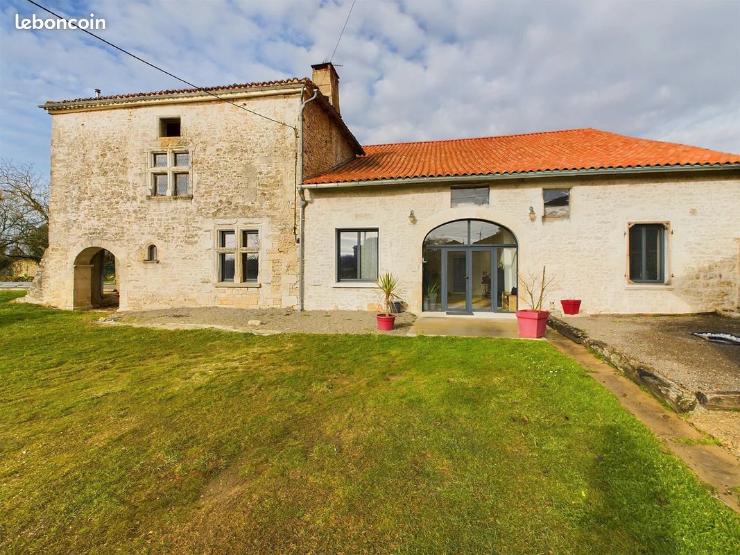 4 Schlafzimmer Haus in Charente, France, Nr. 335466