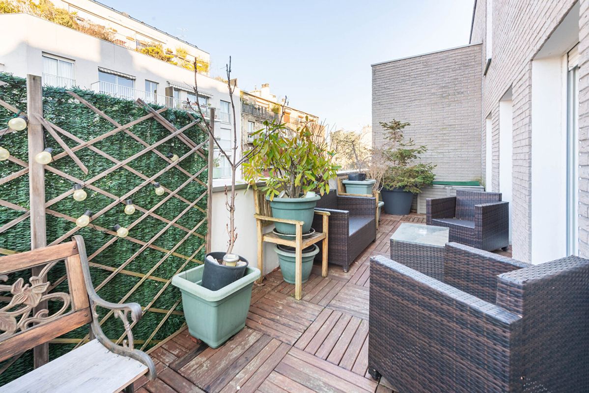 3 bedrooms Duplex in Paris, France No. 110318