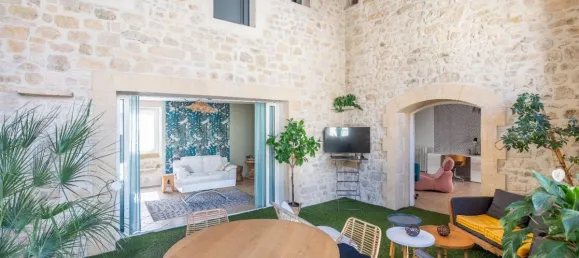 Casa de 3 dormitorios en Uzes, France No. 350047 2