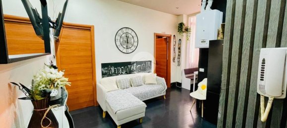 2-salle Appartement à Monza, Italy No. 232669 3