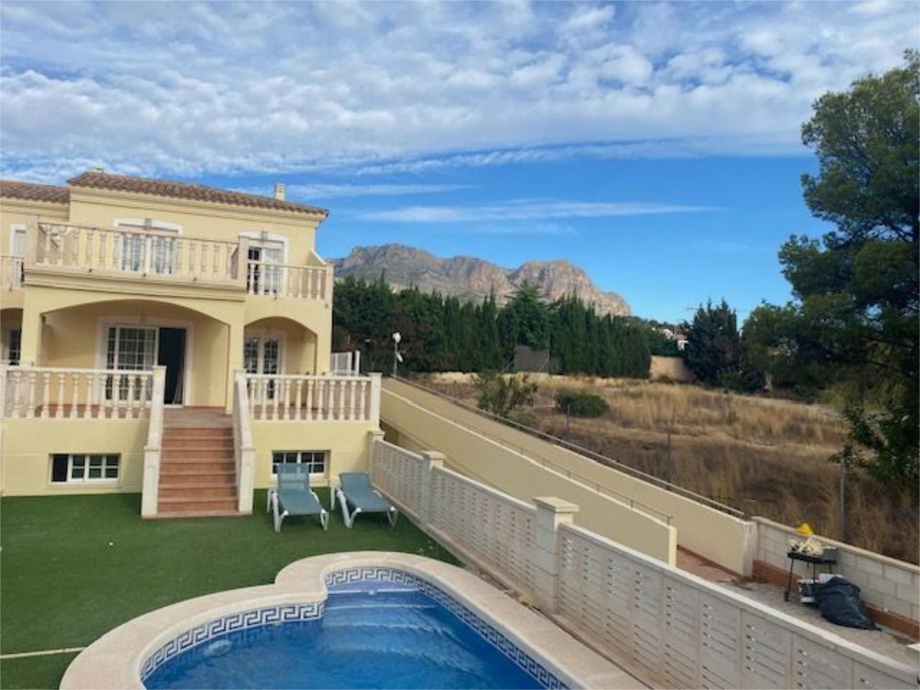 Adosado de 4 dormitorios en La Nucia, Spain No. 193348