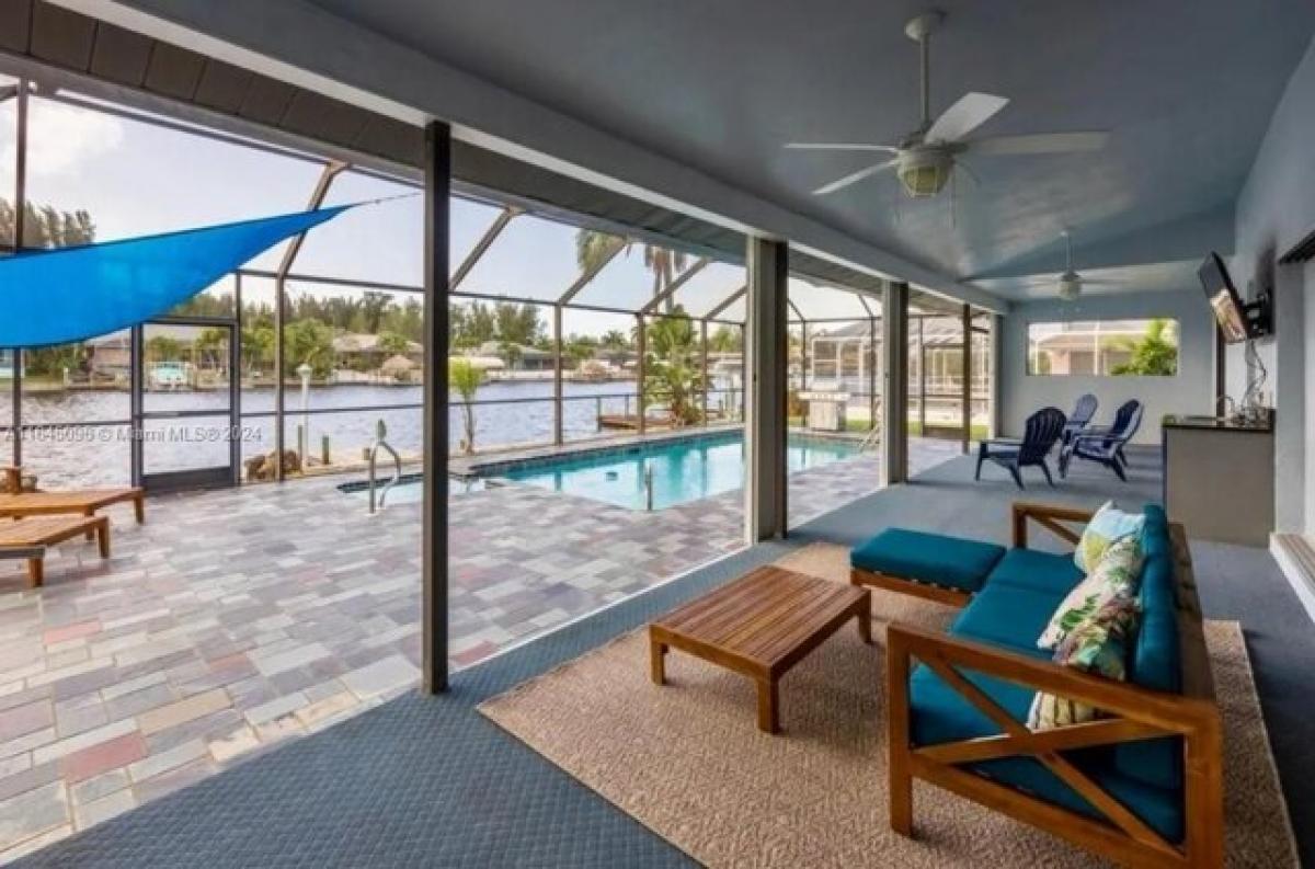 Дом с 4 спальнями в Кейп-Корал, США № 372568