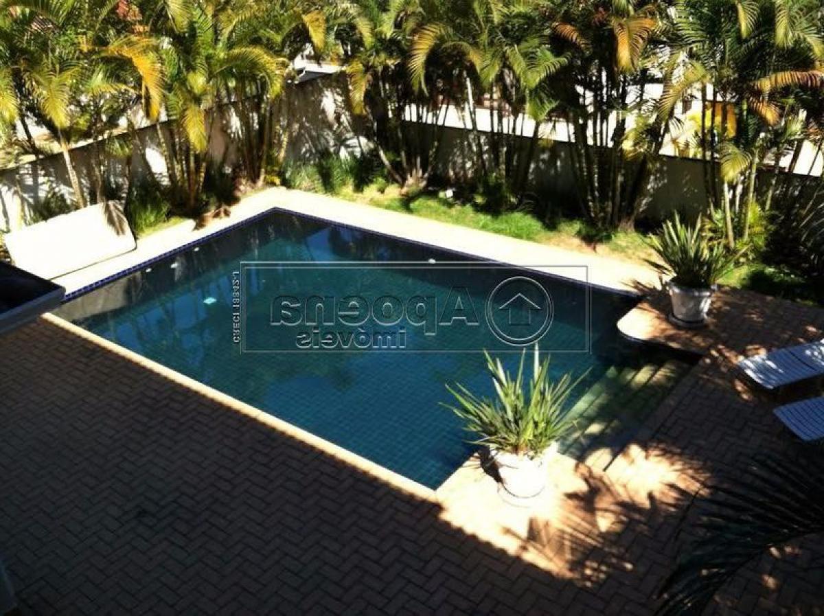 Casa de 4 dormitorios en Sao Paulo, Brazil No. 585134