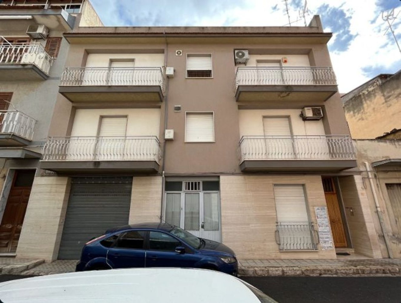 4 bedrooms Apartment in Comiso, Italy No. 372368