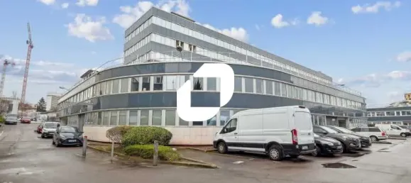 365m² Office in Nanterre, France No. 302413 3