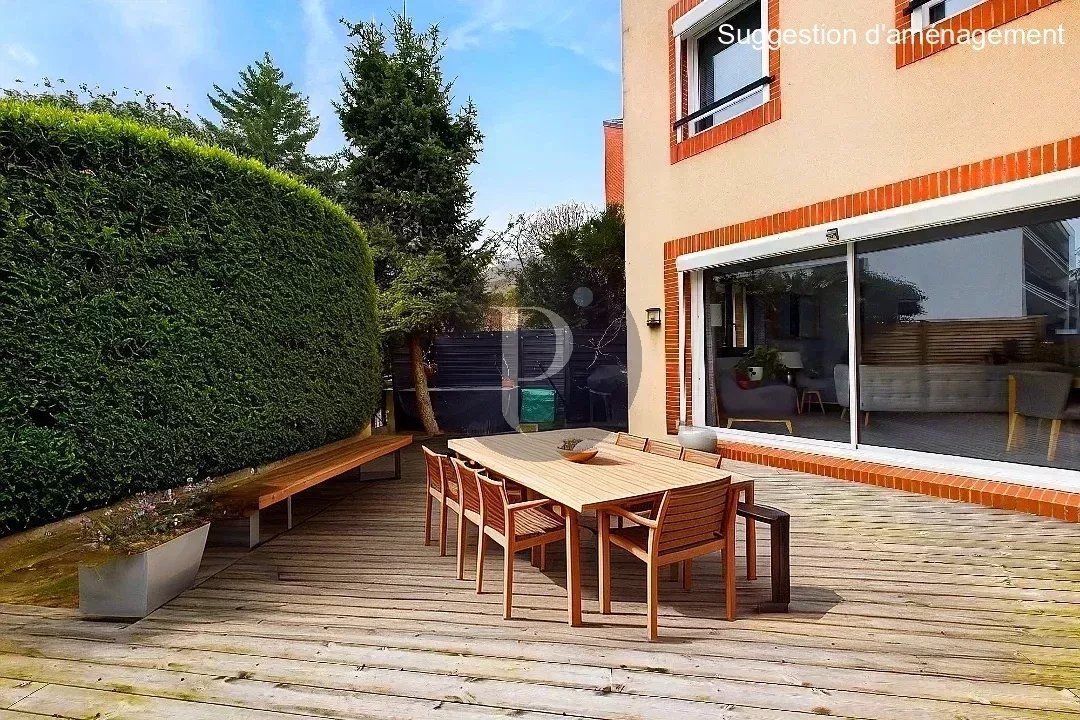 4 bedrooms Villa in Le Plessis-Robinson, France No. 151139