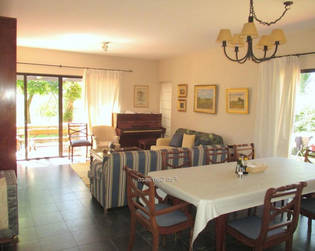 4 bedrooms House in Canelones, Uruguay No. 3965