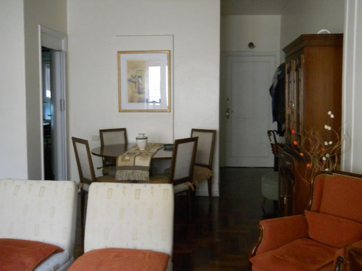 Apartamento de 2 dormitorios en Buenos Aires, Argentina No. 73362