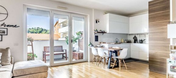 2 chambres Appartement à Mariano Comense, Italy No. 373755 2