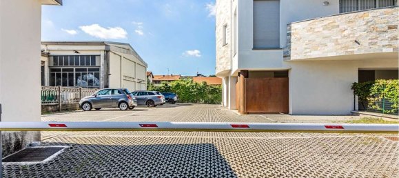 2 chambres Appartement à Mariano Comense, Italy No. 373755 5