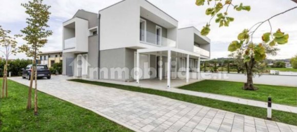 3 غرف نوم فيلا في Occhiobello, Italy رقم 168591 5