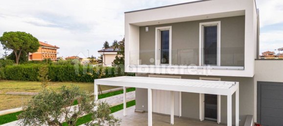 3 غرف نوم فيلا في Occhiobello, Italy رقم 168591 9