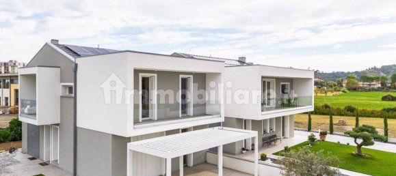 3 غرف نوم فيلا في Occhiobello, Italy رقم 168591 7