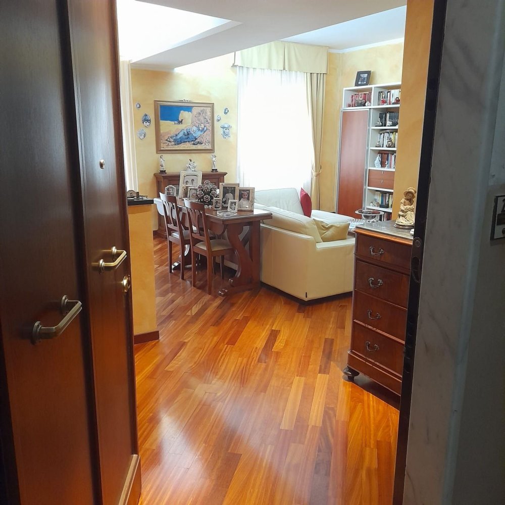 7 غرف نوم شقة في Genoa, Italy رقم 364701