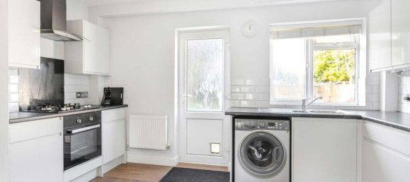 3 bedrooms Commercial property in Beckenham, United Kingdom No. 966 2