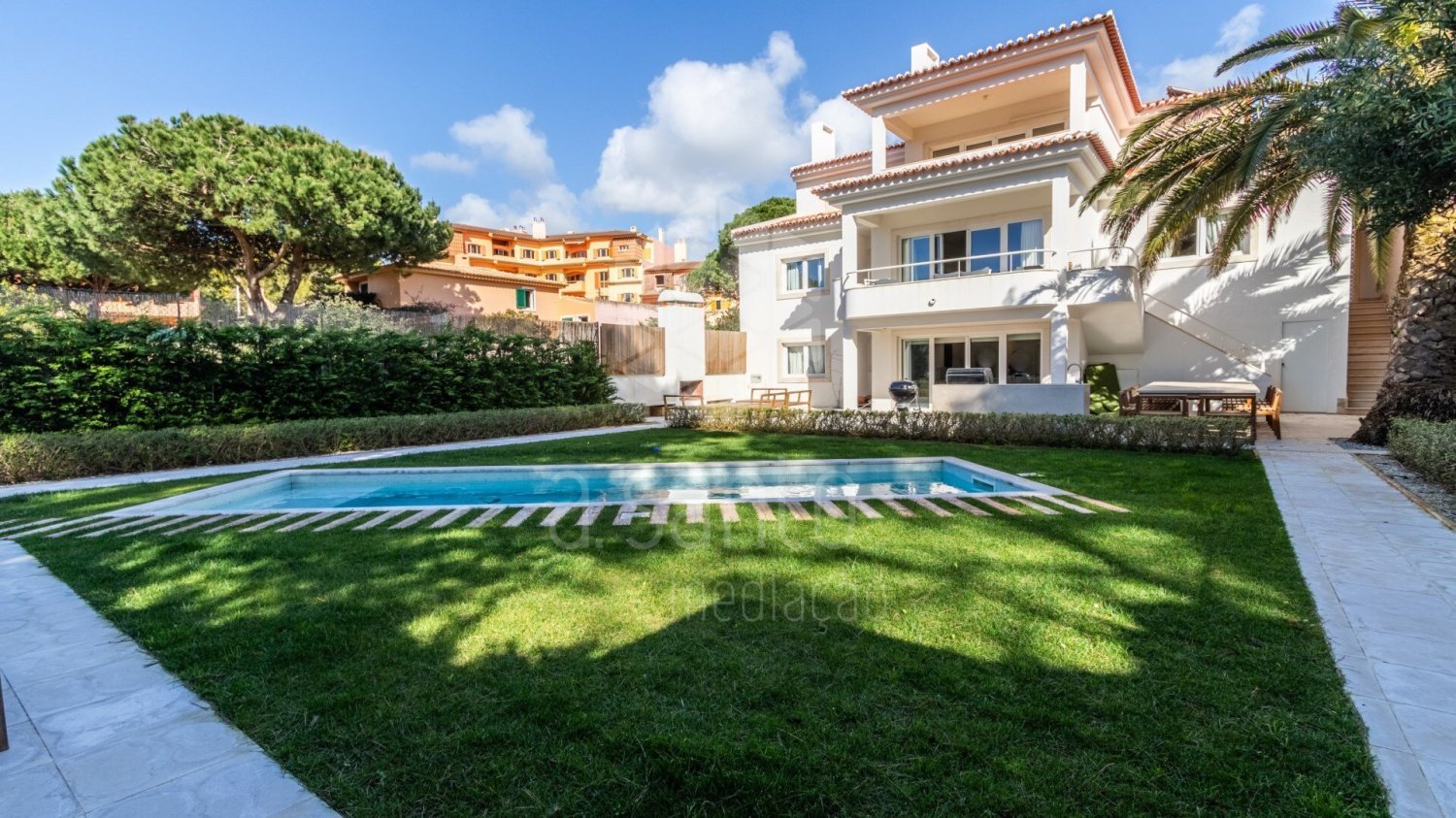 5 bedrooms Villa in Cascais, Portugal No. 130566