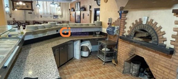 Propiedad comercial de 4 habitaciónes en Rome, Italy No. 324991 10