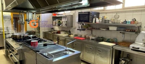 Propiedad comercial de 4 habitaciónes en Rome, Italy No. 324991 21